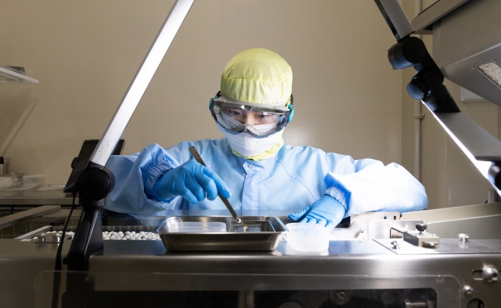 最新の品質保証機器と人の目による多重検査バイホロンが積み重ねる『確かな安心と安全』